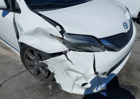 2015 Toyota Sienna Se 8 Passenger из США, поврежденный, VIN 5TDXK3DC9FS672966